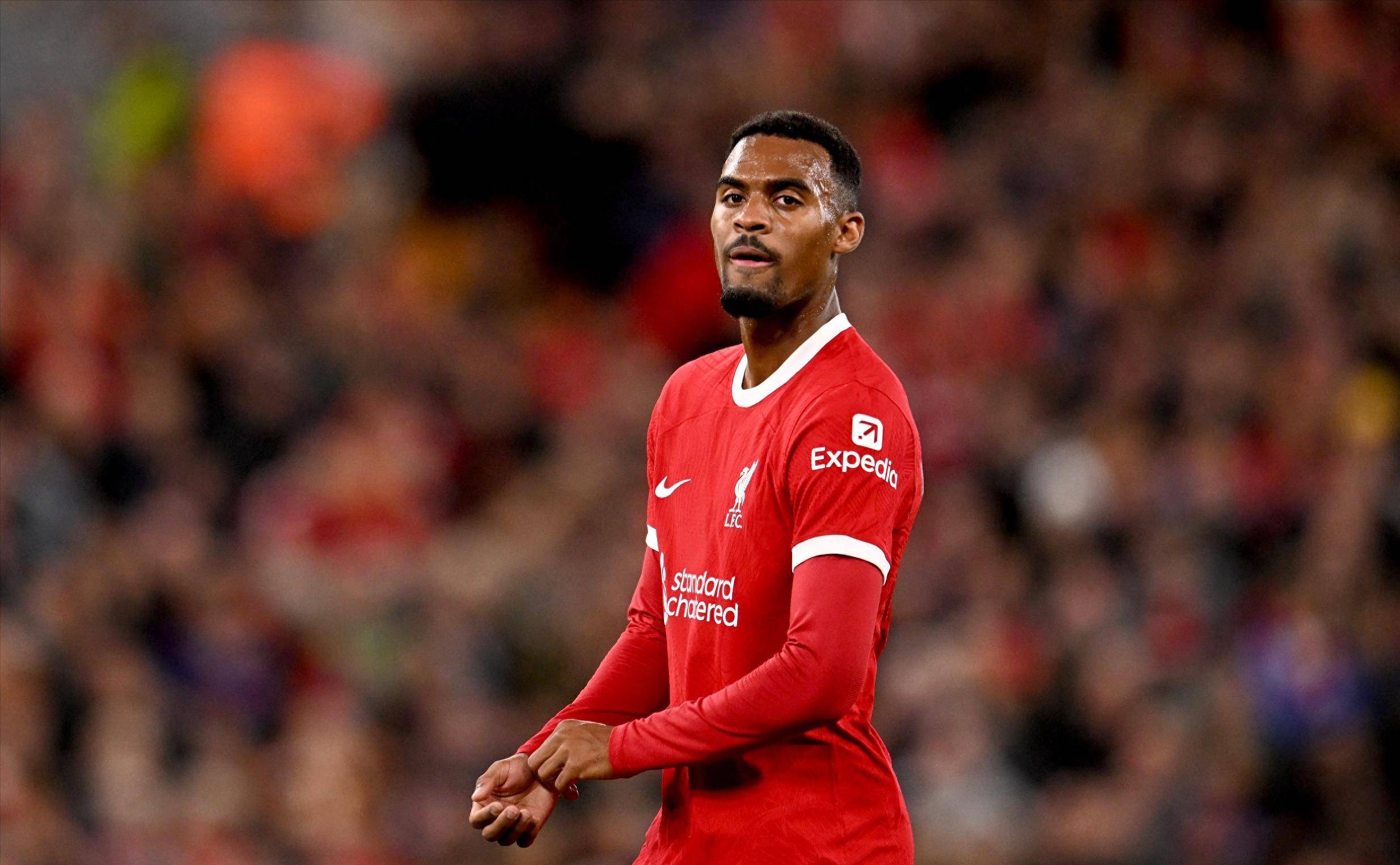 TA：曼联的问题并不全在阿莫林身上；四后卫不能解决所有问题