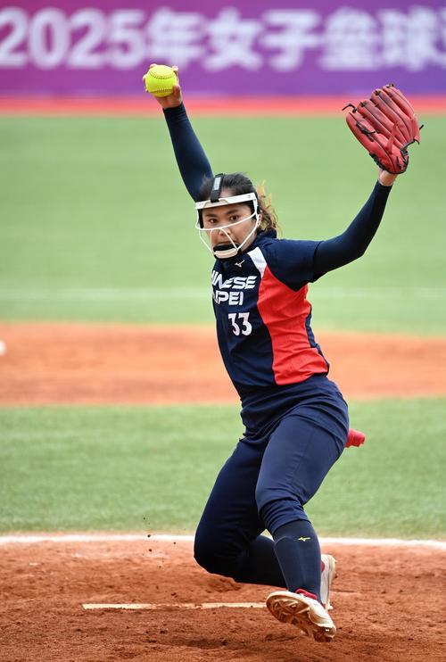 冬奥会：中国短道速滑夺三金